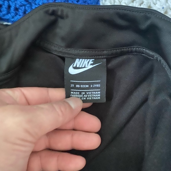 Nike Track Suit & Nike Shoes - Picture 4 of 7